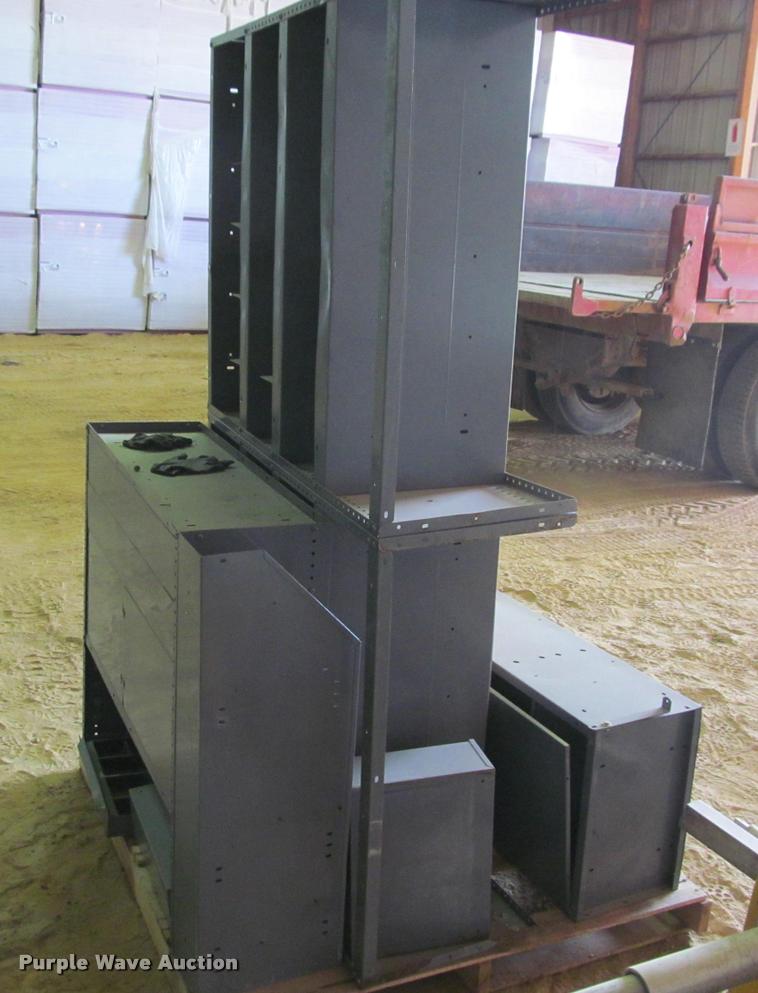 image for item DT9173 Metal shelving