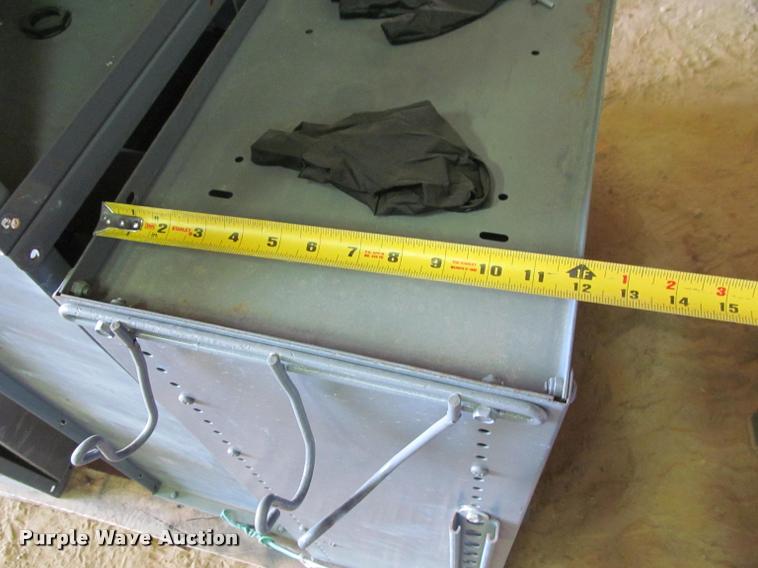 image for item DT9173 Metal shelving