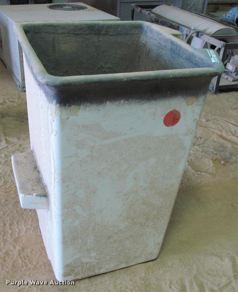 image for item DT9174 Fiberglass man basket