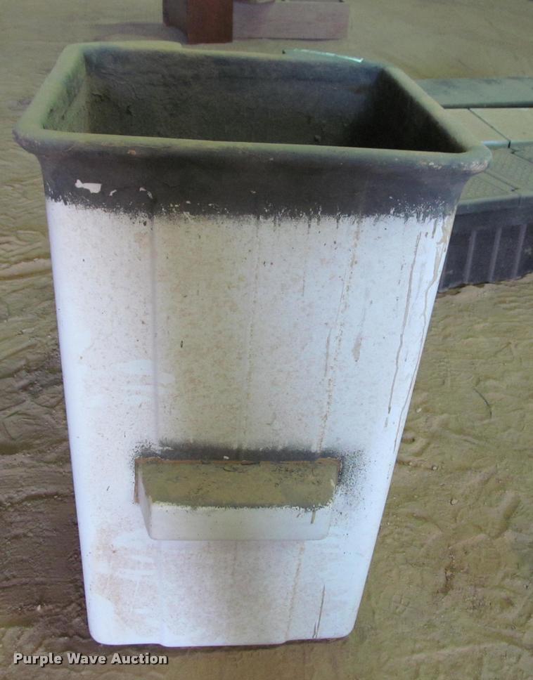 image for item DT9174 Fiberglass man basket