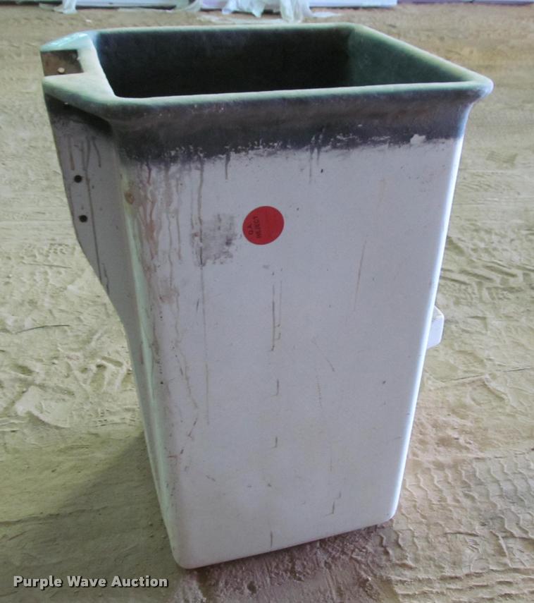 image for item DT9174 Fiberglass man basket