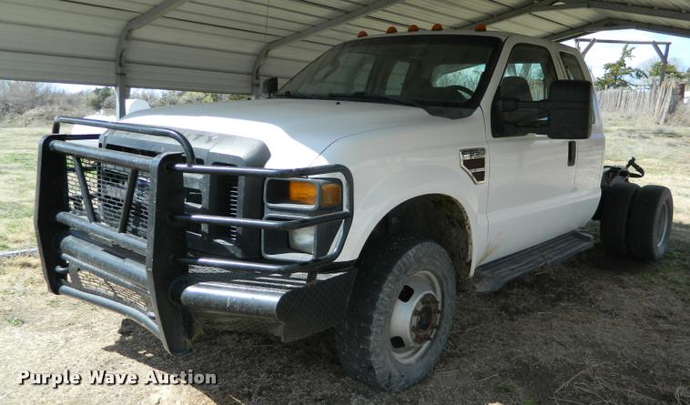 image for item K2586 2008 Ford F350 Super Duty SuperCab pickup truck cab and chassis