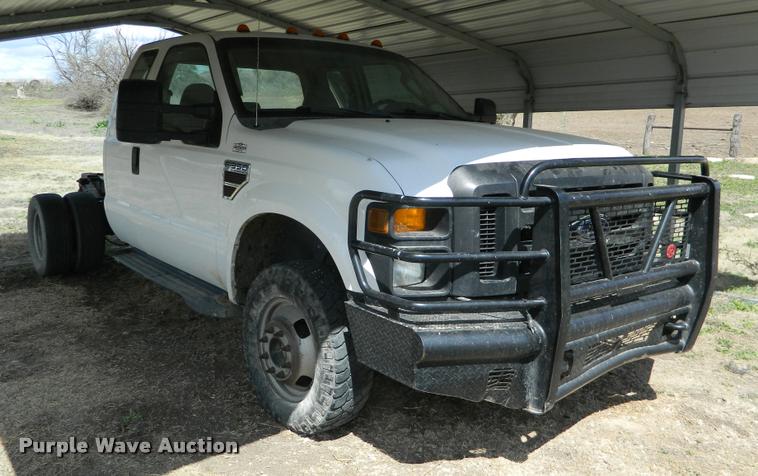 image for item K2586 2008 Ford F350 Super Duty SuperCab pickup truck cab and chassis