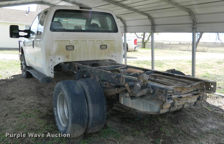 image for item K2586 2008 Ford F350 Super Duty SuperCab pickup truck cab and chassis