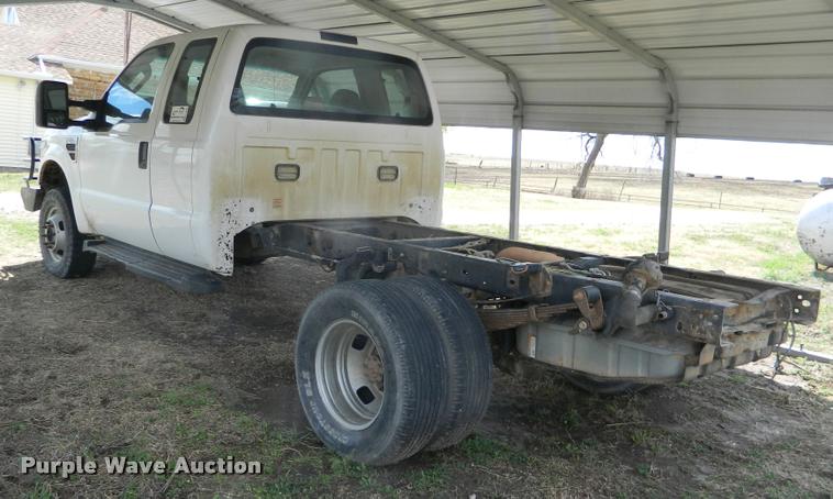 image for item K2586 2008 Ford F350 Super Duty SuperCab pickup truck cab and chassis