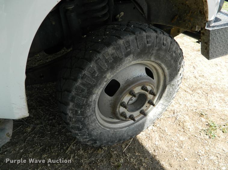 image for item K2586 2008 Ford F350 Super Duty SuperCab pickup truck cab and chassis