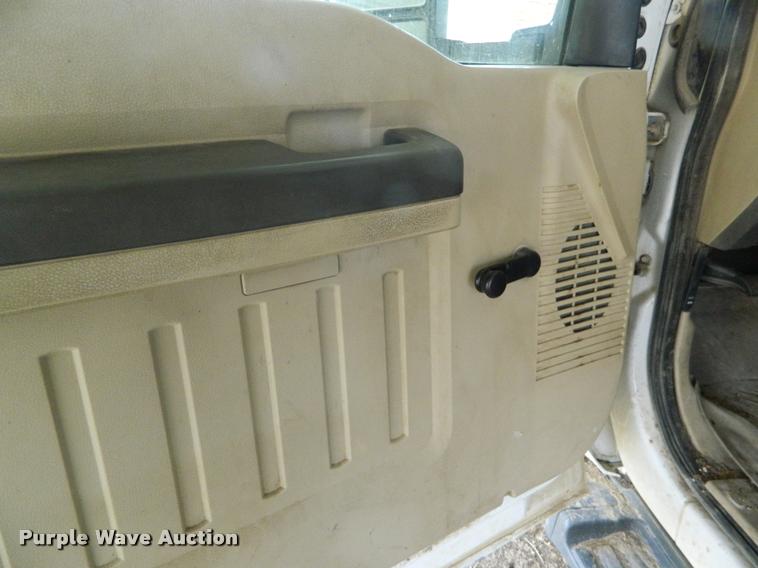 image for item K2586 2008 Ford F350 Super Duty SuperCab pickup truck cab and chassis