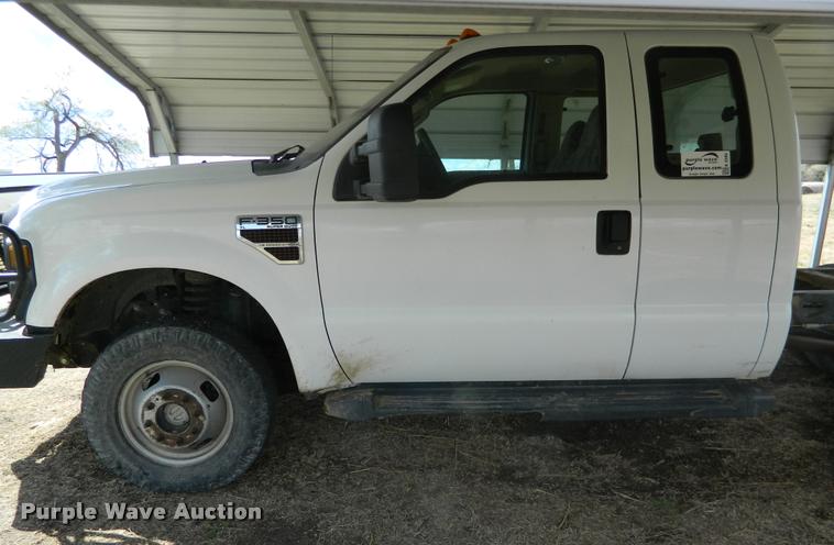 image for item K2586 2008 Ford F350 Super Duty SuperCab pickup truck cab and chassis