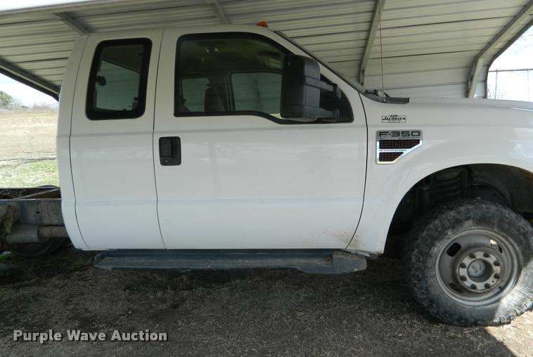 image for item K2586 2008 Ford F350 Super Duty SuperCab pickup truck cab and chassis