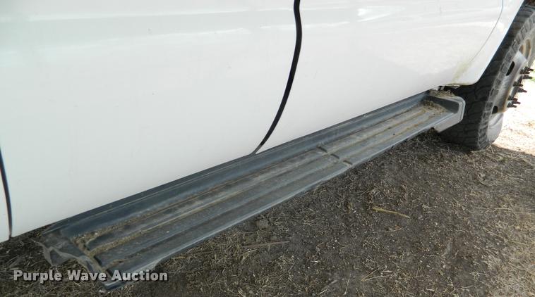 image for item K2586 2008 Ford F350 Super Duty SuperCab pickup truck cab and chassis