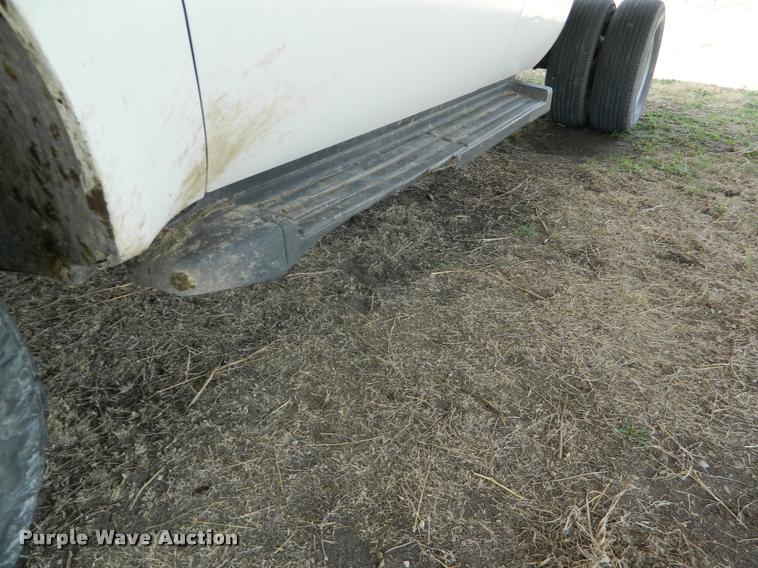 image for item K2586 2008 Ford F350 Super Duty SuperCab pickup truck cab and chassis