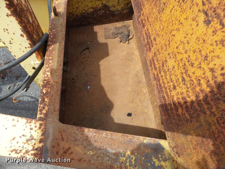 image for item K3285 1997 Towmaster 0020 equipment trailer