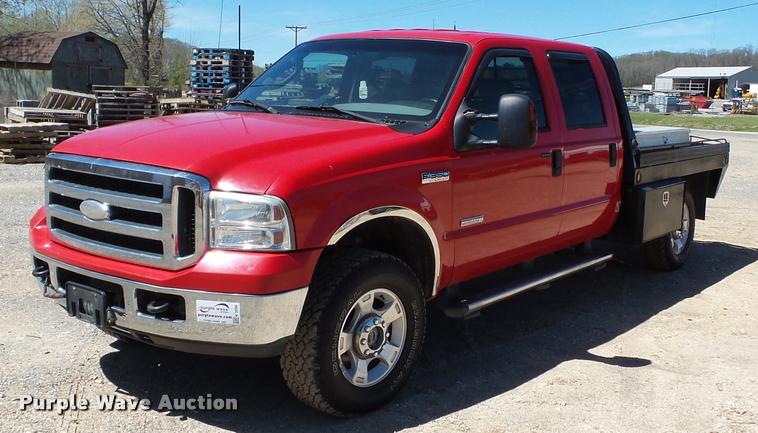 image for item K3290 2007 Ford F350 Super Duty Crew Cab flatbed  pickup truck
