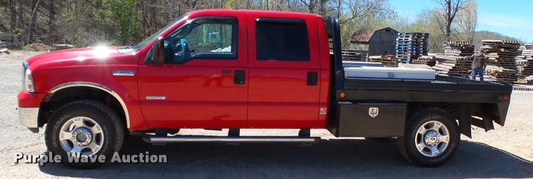image for item K3290 2007 Ford F350 Super Duty Crew Cab flatbed  pickup truck