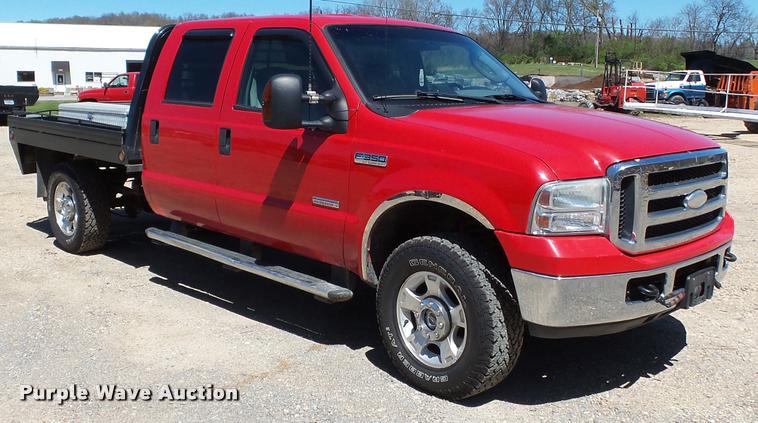 image for item K3290 2007 Ford F350 Super Duty Crew Cab flatbed  pickup truck