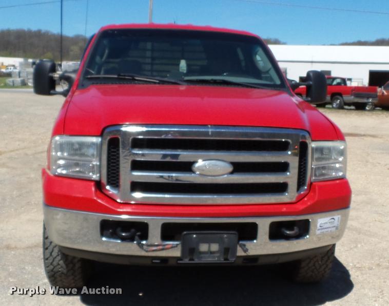 image for item K3290 2007 Ford F350 Super Duty Crew Cab flatbed  pickup truck