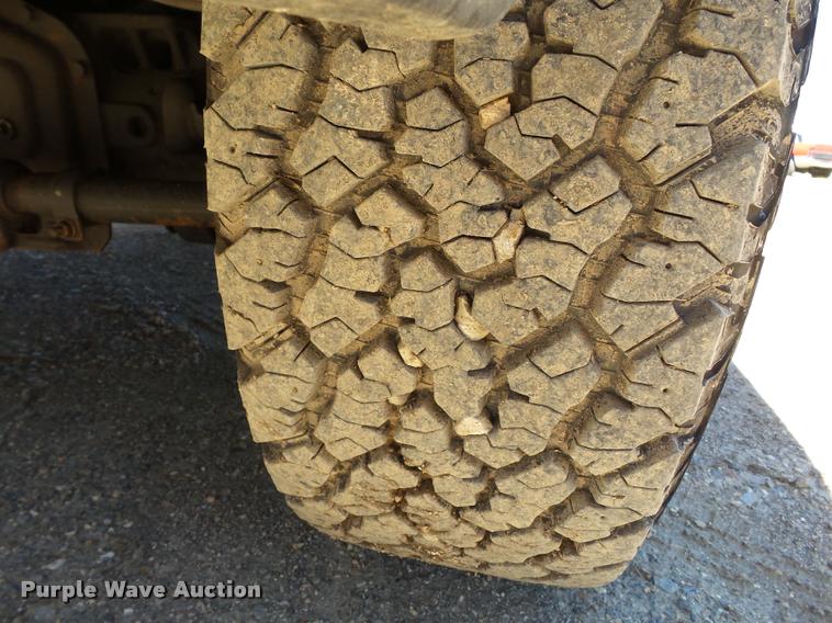 image for item K3290 2007 Ford F350 Super Duty Crew Cab flatbed  pickup truck