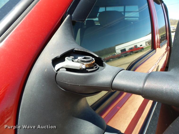 image for item K3290 2007 Ford F350 Super Duty Crew Cab flatbed  pickup truck