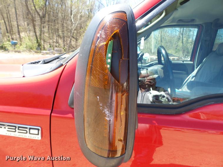 image for item K3290 2007 Ford F350 Super Duty Crew Cab flatbed  pickup truck