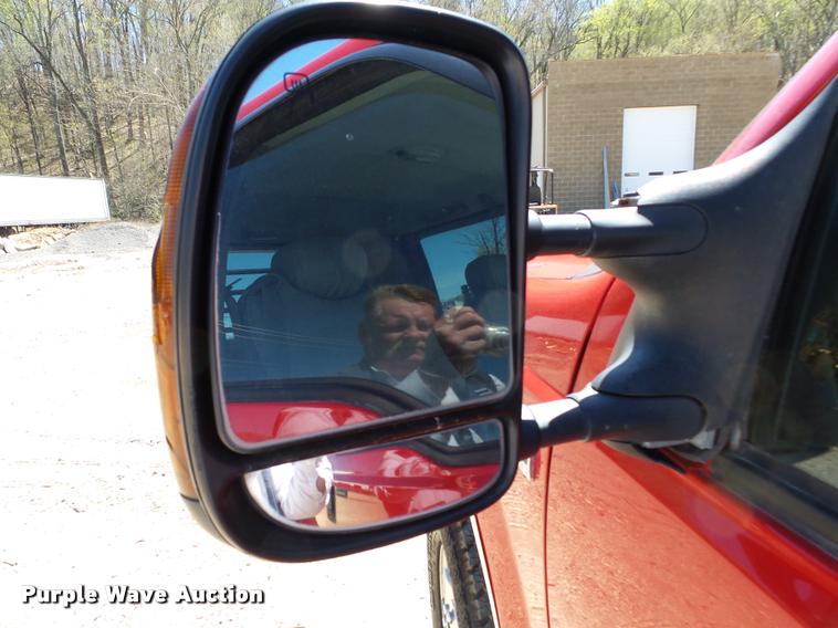 image for item K3290 2007 Ford F350 Super Duty Crew Cab flatbed  pickup truck