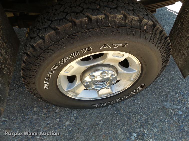 image for item K3290 2007 Ford F350 Super Duty Crew Cab flatbed  pickup truck