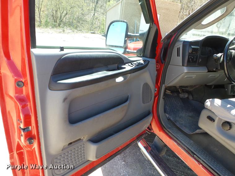 image for item K3290 2007 Ford F350 Super Duty Crew Cab flatbed  pickup truck