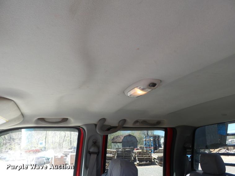 image for item K3290 2007 Ford F350 Super Duty Crew Cab flatbed  pickup truck