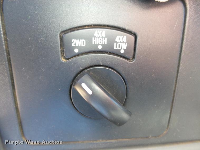 image for item K3290 2007 Ford F350 Super Duty Crew Cab flatbed  pickup truck