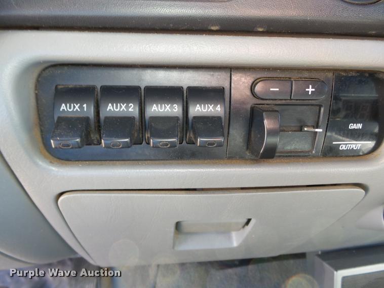 image for item K3290 2007 Ford F350 Super Duty Crew Cab flatbed  pickup truck