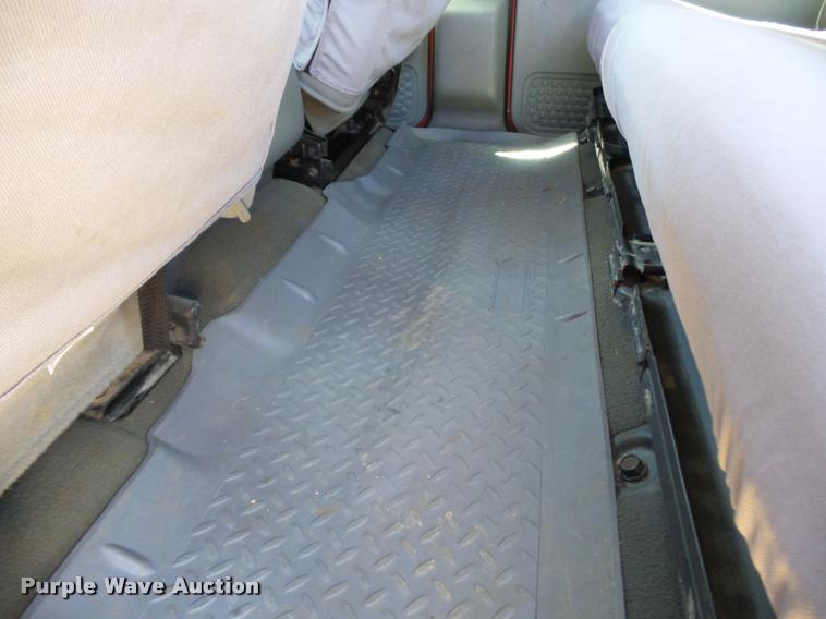 image for item K3290 2007 Ford F350 Super Duty Crew Cab flatbed  pickup truck