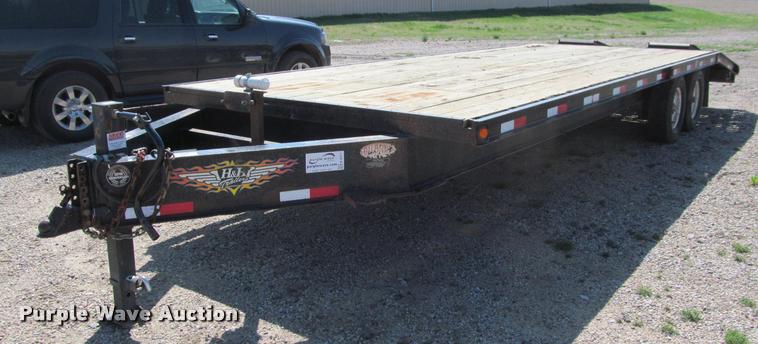 image for item K4917 2004 H&H CZAT16L equipment trailer