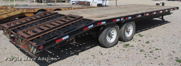 image for item K4917 2004 H&H CZAT16L equipment trailer