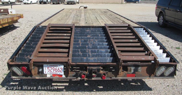 image for item K4917 2004 H&H CZAT16L equipment trailer