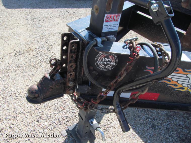 image for item K4917 2004 H&H CZAT16L equipment trailer