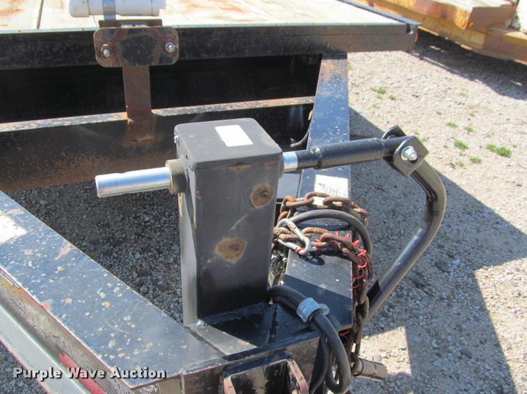 image for item K4917 2004 H&H CZAT16L equipment trailer
