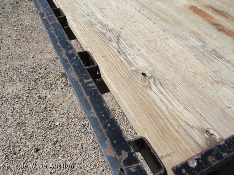 image for item K4917 2004 H&H CZAT16L equipment trailer