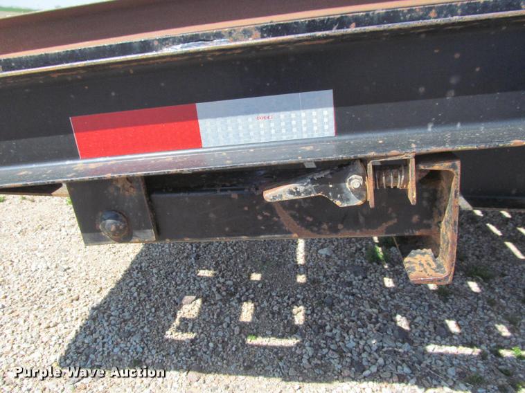 image for item K4917 2004 H&H CZAT16L equipment trailer