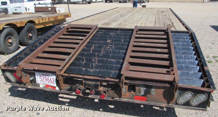 image for item K4917 2004 H&H CZAT16L equipment trailer