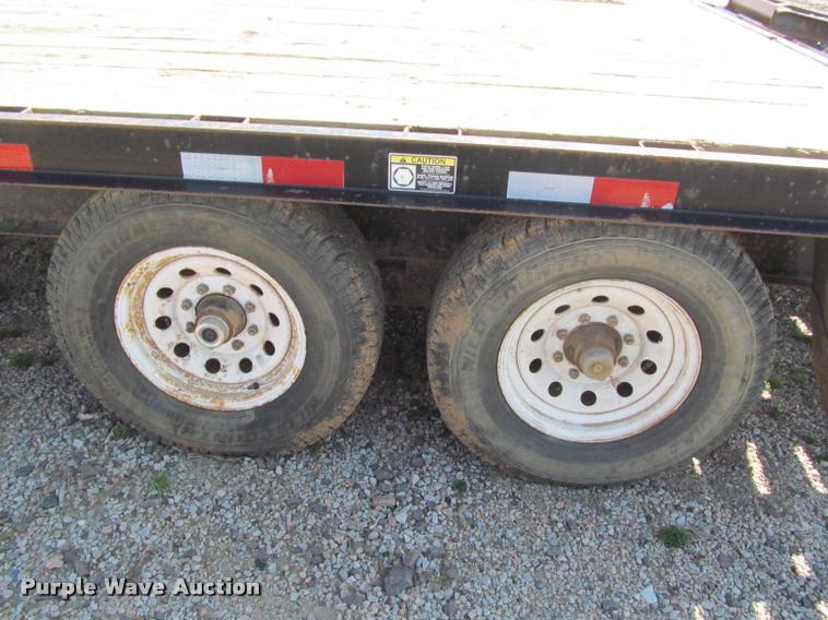 image for item K4917 2004 H&H CZAT16L equipment trailer