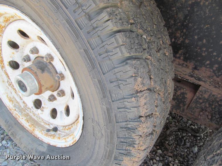 image for item K4917 2004 H&H CZAT16L equipment trailer