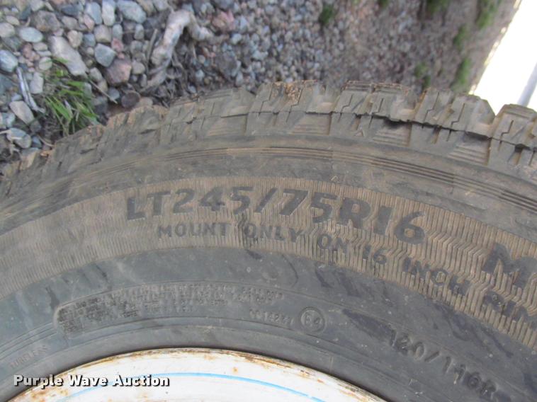 image for item K4917 2004 H&H CZAT16L equipment trailer