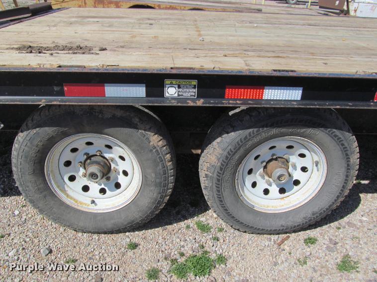 image for item K4917 2004 H&H CZAT16L equipment trailer