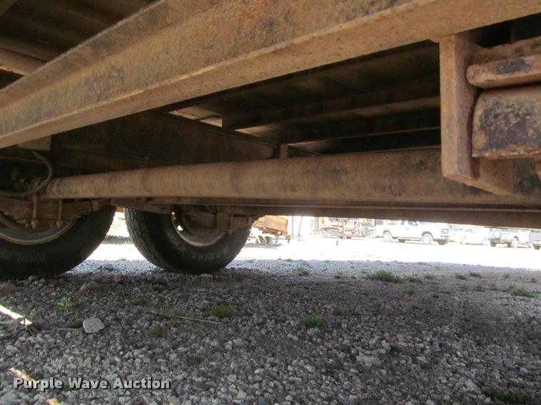 image for item K4917 2004 H&H CZAT16L equipment trailer