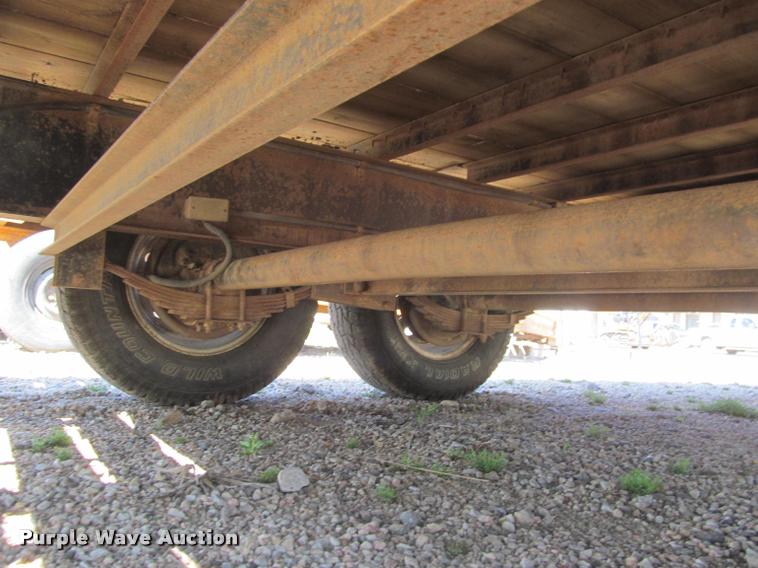 image for item K4917 2004 H&H CZAT16L equipment trailer