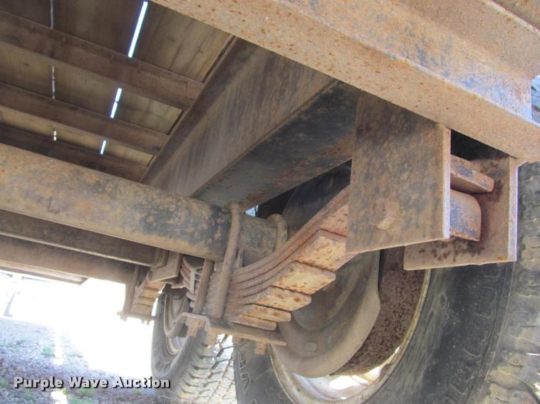 image for item K4917 2004 H&H CZAT16L equipment trailer