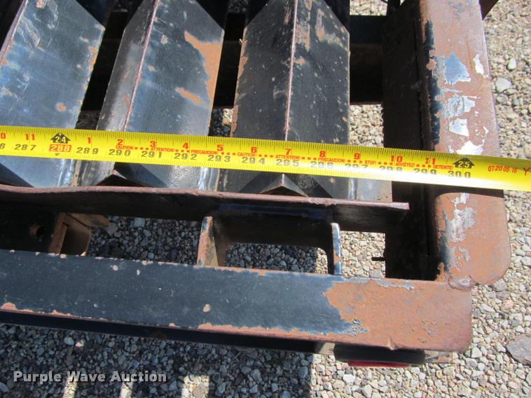 image for item K4917 2004 H&H CZAT16L equipment trailer