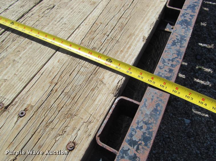 image for item K4917 2004 H&H CZAT16L equipment trailer