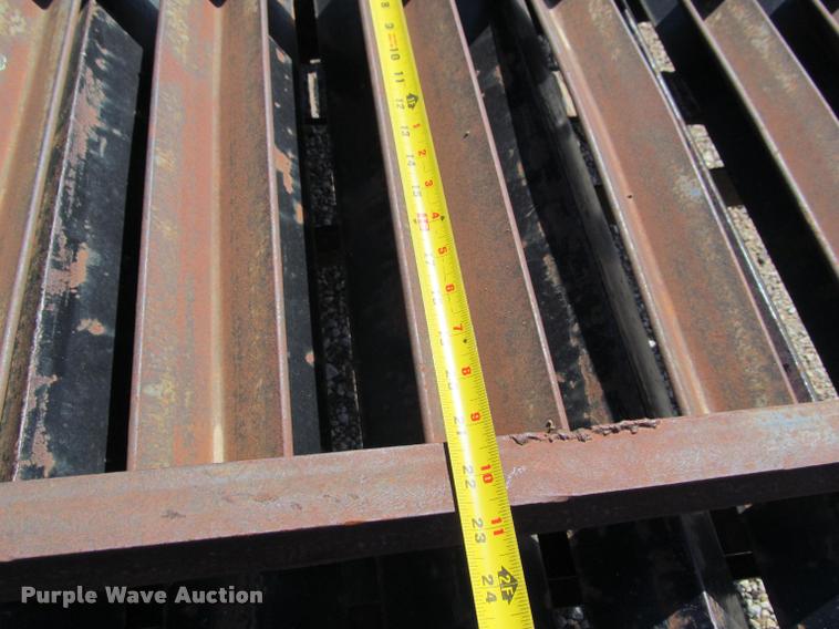 image for item K4917 2004 H&H CZAT16L equipment trailer