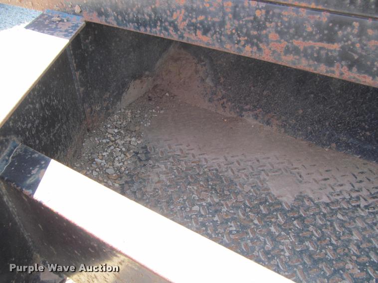 image for item K4917 2004 H&H CZAT16L equipment trailer