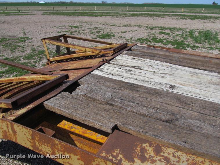 image for item K4918 1976 Hercules equipment trailer